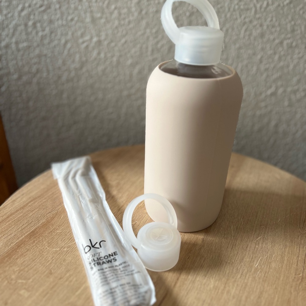 BKR DOE BIG BOTTLE 1L (32OZ) w/silicone straws and straw lid